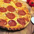 Εύκολη πίτσα με λουκάνικο, ντοματίνια και[...]
