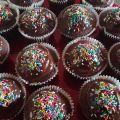 Πεντανόστιμα αφράτα cupcakes με γλάσο και[...]