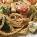 Σπαγγέτι με λαχανικά σουσάμι και ταχίνι