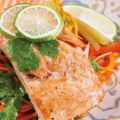 Σολομός με πικάντικο stir-fry λαχανικών