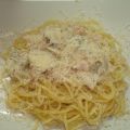 Spaghetti με σάλτσα καρμπονάρα αλά ελληνικά