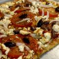 Greek Lovers Pizza με τη ζύμη από γιαούρτι &[...]