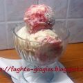 Παγωτό κρέμα και φράουλα με μαρμελάδα